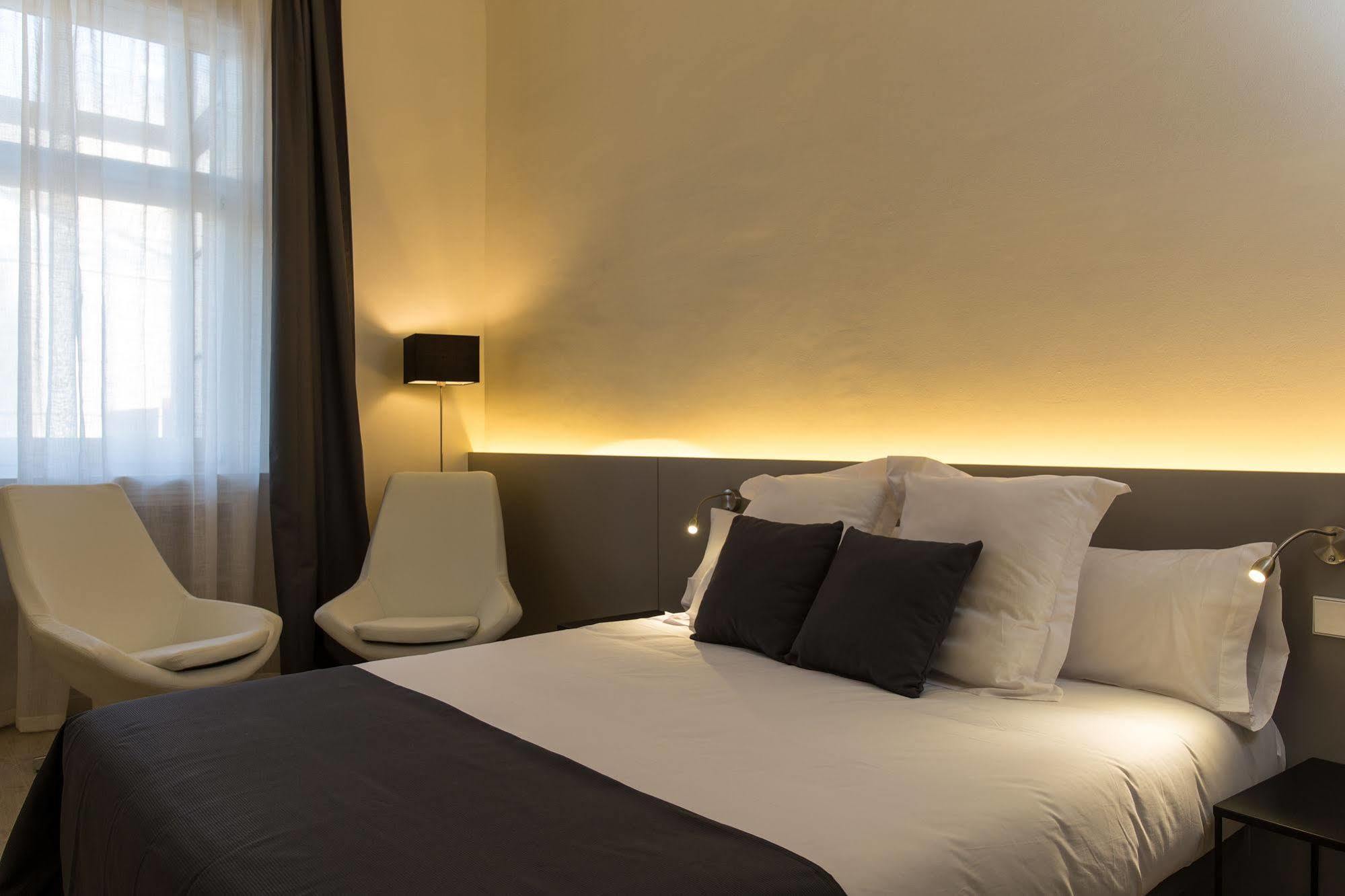Izaila Plaza Catalunya Hotel Barcelona Bagian luar foto