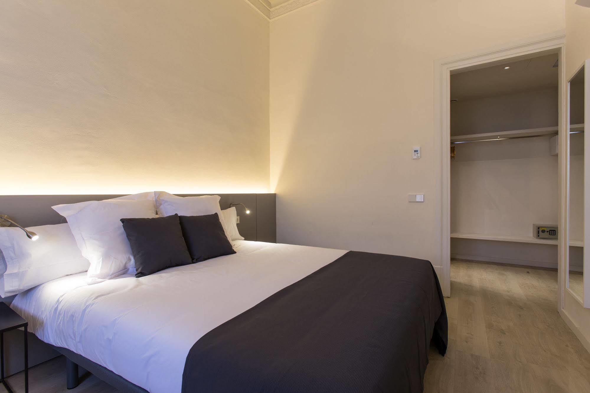 Izaila Plaza Catalunya Hotel Barcelona Bagian luar foto
